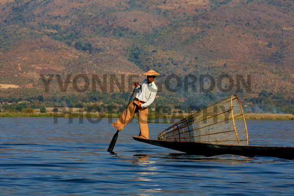 106 Burma - A leg-rowing Intha fisherman, Inle Lake, Burma (Myanmar), photo by Yvonne Gordon