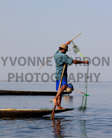 105 2 Burma - A leg-rowing Intha fisherman, Inle Lake, Burma (Myanmar), photo by Yvonne Gordon (2)
